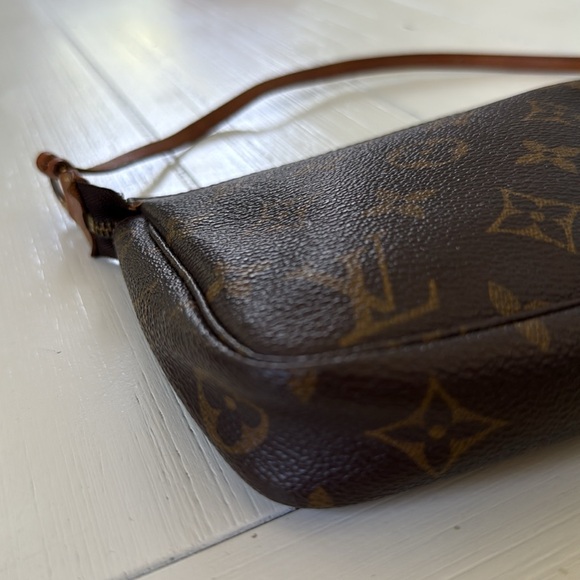 Louis Vuitton Pochette Monogram - Picture 3 of 8